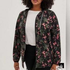 Torrid Happy Camper Camo Stretch Woven Light Weight Active Jacket Size 5